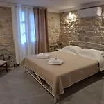 Apartment Patriko Stone House *