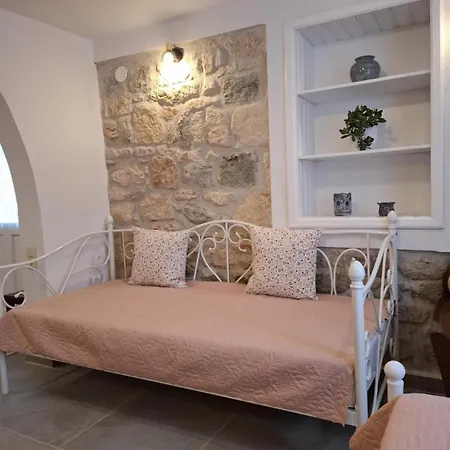 Patriko Stone House * Fourka
