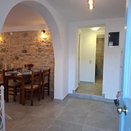Patriko Stone House فوركا