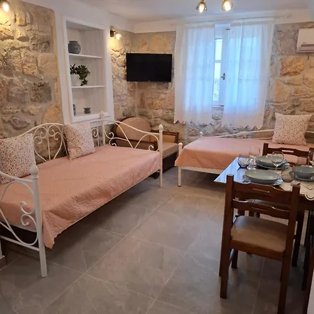 Patriko Stone House Fourka