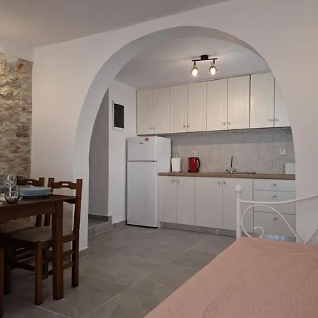 شقة Patriko Stone House