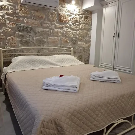 Patriko Stone House * Fourka