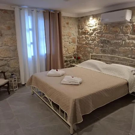 Apartment Patriko Stone House *
