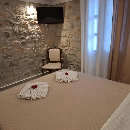 Patriko Stone House Fourka
