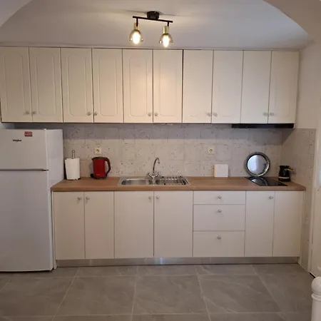 Patriko Stone House アパート