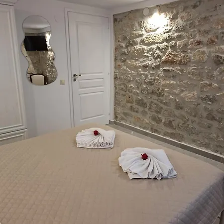 Patriko Stone House *