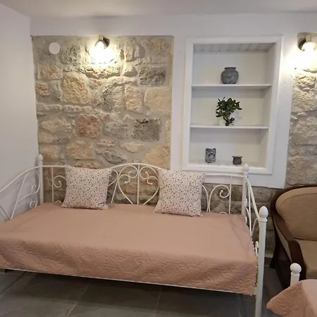 アパート Patriko Stone House