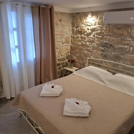 Patriko Stone House *