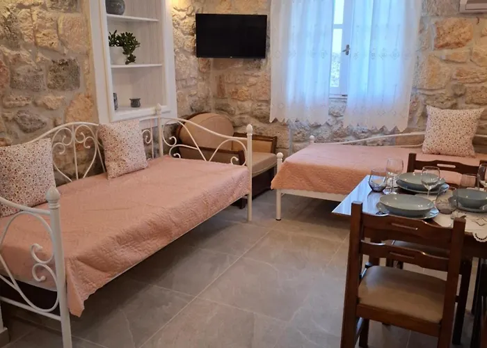 Patriko Stone House Fourka