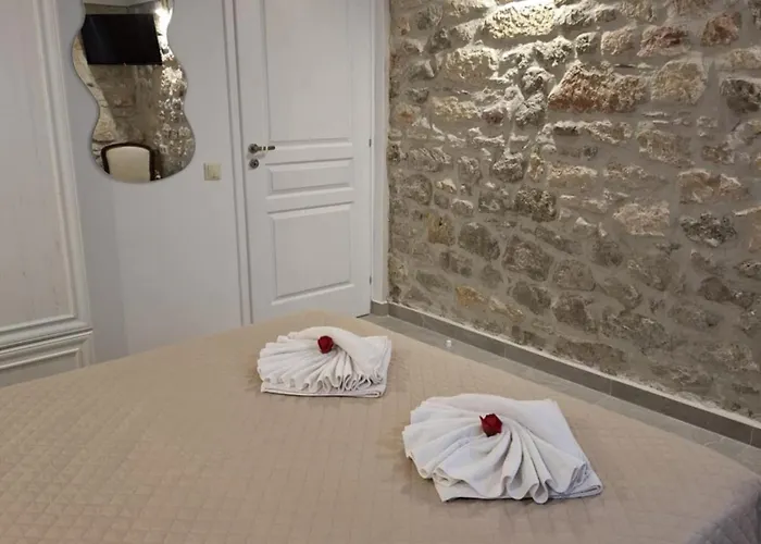 Patriko Stone House *